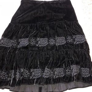 Velvet skirt with flower detail